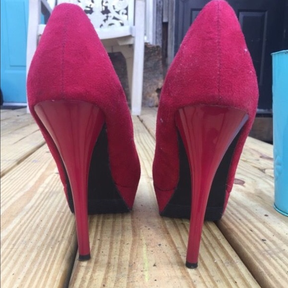 Red heels - Picture 3 of 3