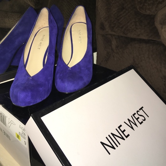 Cobalt blue suede Nine West heels!!  EUC