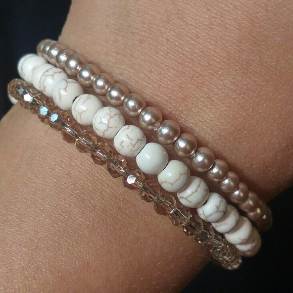 *SOLD* Beautiful beaded loop bracelet