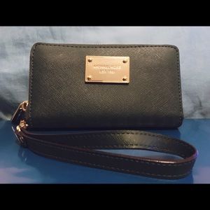 BRAND NEW Michael Kors wristlet