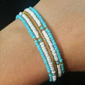 Dainty beaded loop bracelet