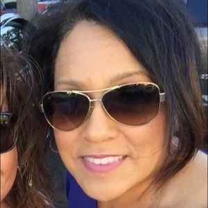 Meet your Posher, Iris