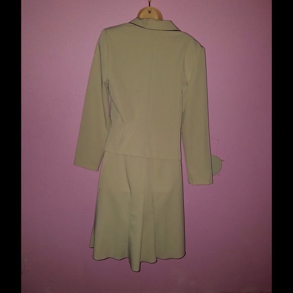 2 pieces, jacket and skirt in beige