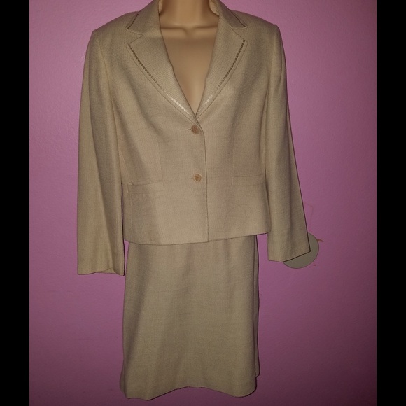 2 pieces in beige