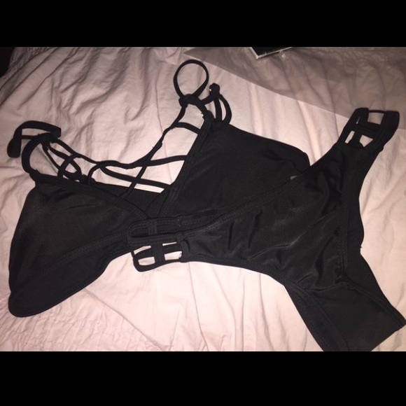 Bikini - Picture 1 of 1