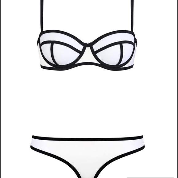 Bikini - Picture 1 of 1