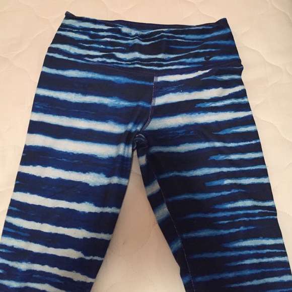 Nike Pants - Nike Cropped Leggings