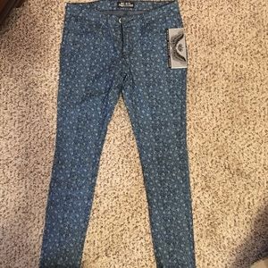 Adorable  floral print BE-GIRL extra stretch jeans