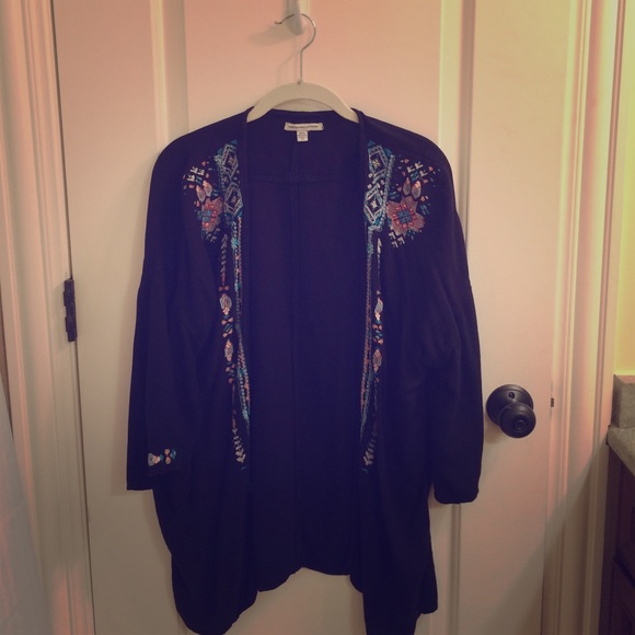 an American eagle tribal print kimono.