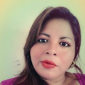 Meet your Posher, Esthelita