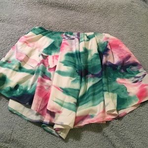 A skirt/shorts. Looks like a skirt only