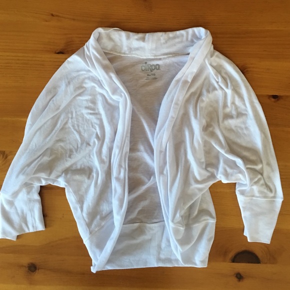 The "so cute in a strapless dress but cold" shrug