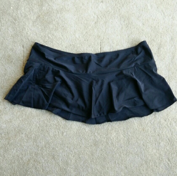 Black Liz Lange Maternity swim skirt