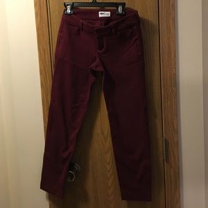 Old Navy Pixie Ankle Pant in Wine 0P