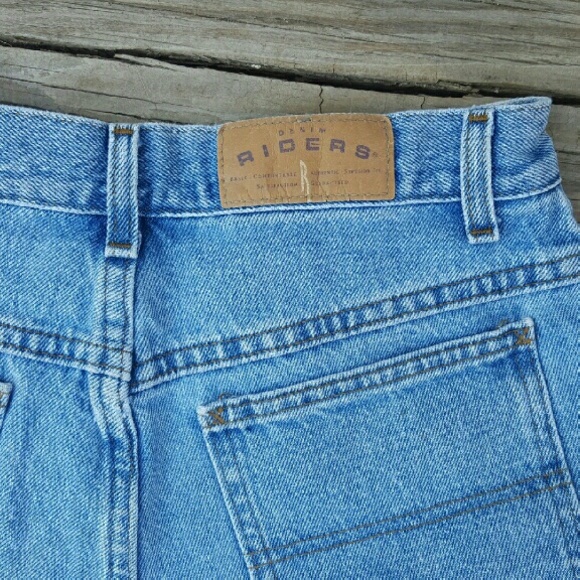 ❌SOLD❌ FINAL SALE! High Waisted Denim Shorts - Picture 3 of 4