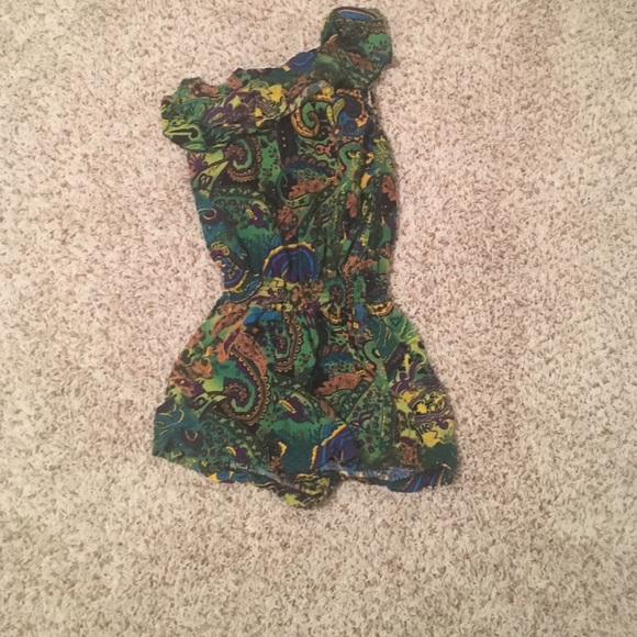 One strap body central romper