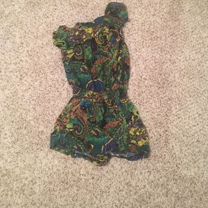 One strap body central romper