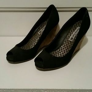 Womens American eagle black peep toe wedges