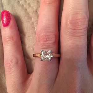 Engagement ring Leo diamond 1.03 CT princess cut