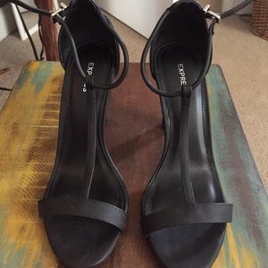 Black heels never worn