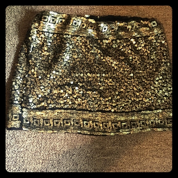 Beautiful gold sequined mini skirt.