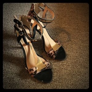 Never worn beautiful forever 21 heels. Size 8 US.