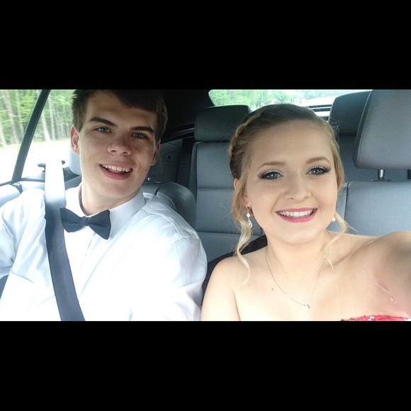 Meet your Posher, Alyssa - Picture 1 of 1