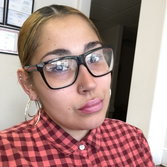 Meet your Posher, Karina