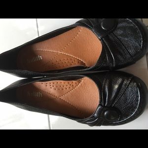 NEW Black button flats. Size 7 1/2 never worn