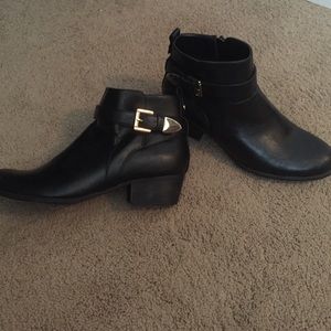 Never been worn, Unisa black leather ankle booties