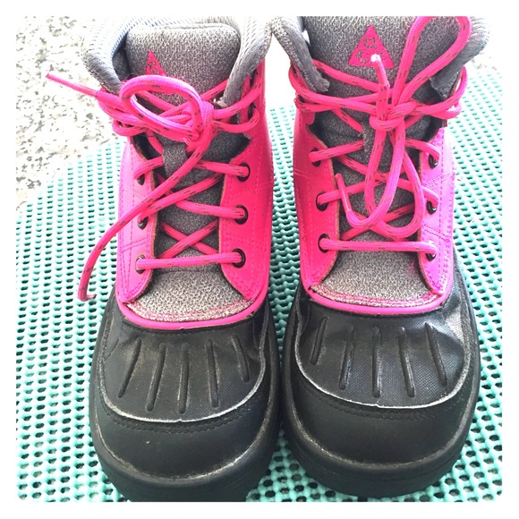 EUC! NIKE !** Girls high-top boot/winter