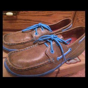 Women twisted x shoes