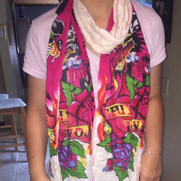 Ed hardy scarf