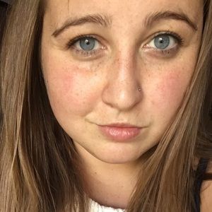 Meet your Posher, Chloe