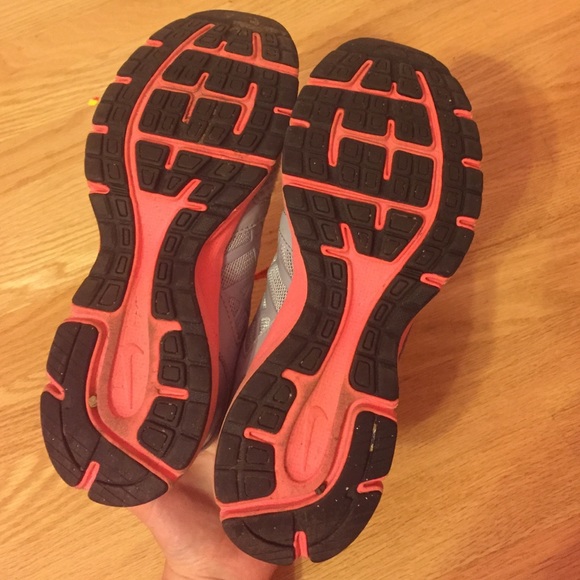 Nike gym shoes - Picture 2 of 4