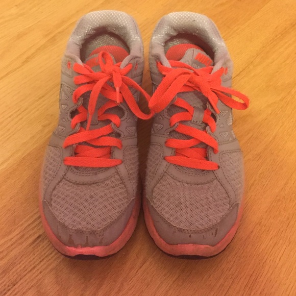 Nike gym shoes - Picture 3 of 4