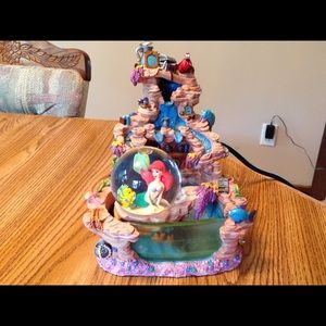 Disney The Little Mermaid Snow Globe Fountain
