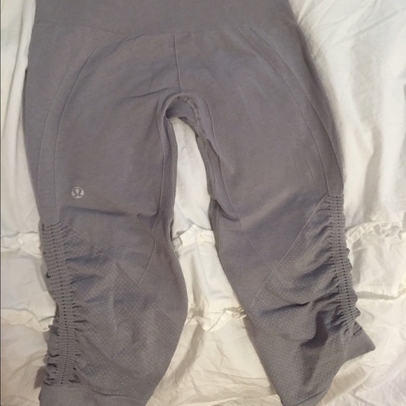 Gray Lululemon crop leggings