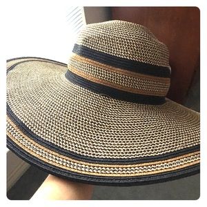 Floppy Beach Hat ⛱