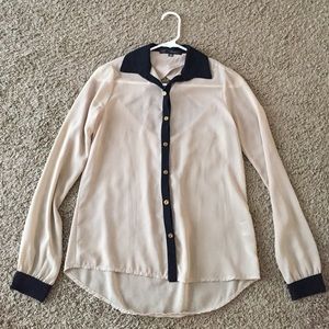 🚫SOLD 🚫sheer top with cut in the back