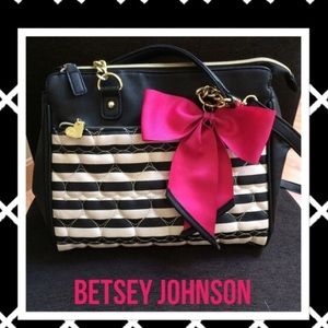 ⭐️FINAL PRICE!!⭐️ Betsey Johnson Purse