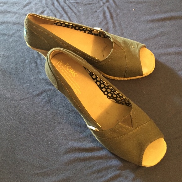 TOMS Canvas Wedges- never worn!