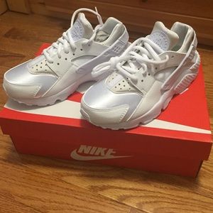 Women's all white Nike Air Huaraches