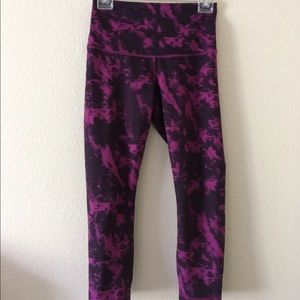 EUC Lululemon Wunder Under Crops Size 8