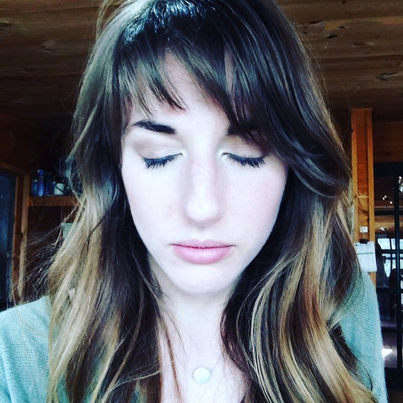 Meet your Posher, Kaleigh - Picture 3 of 5