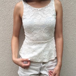 Sleeveless lace peplum shirt