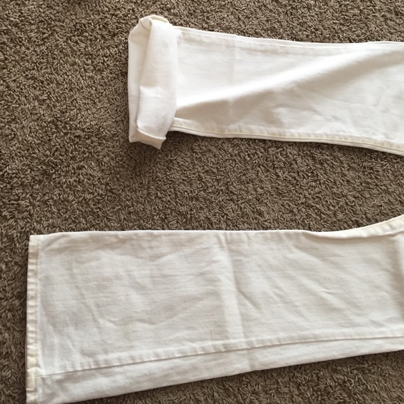 Abercrombie white jeans size 2R. - Picture 2 of 4