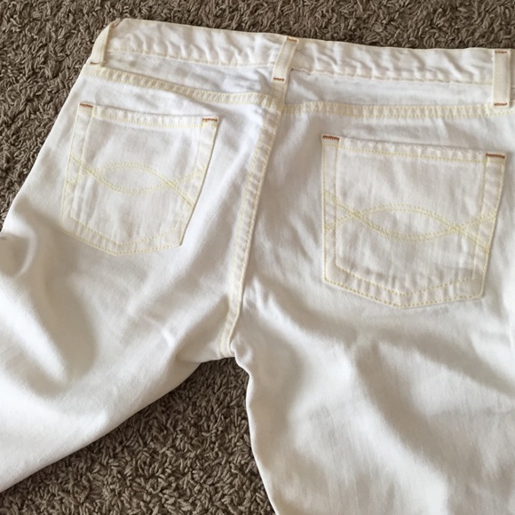 Abercrombie white jeans size 2R. - Picture 4 of 4