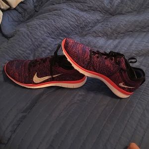 Size 8.5 Nike women's TR flyknit