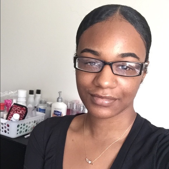 Meet your Posher, Jakii - Picture 1 of 1